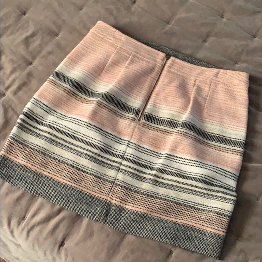 🛼 Loft 🛼 Mini Skirt - Picture 2 of 7